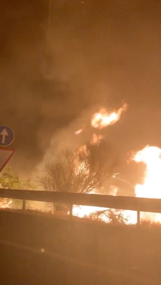  Flames leapt close to the road of major motorways 