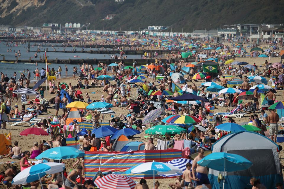  Bournemouth beach filled up quickly with sun lovers yesterday as Brits enjoyed the hottest August Bank Holiday Monday ever