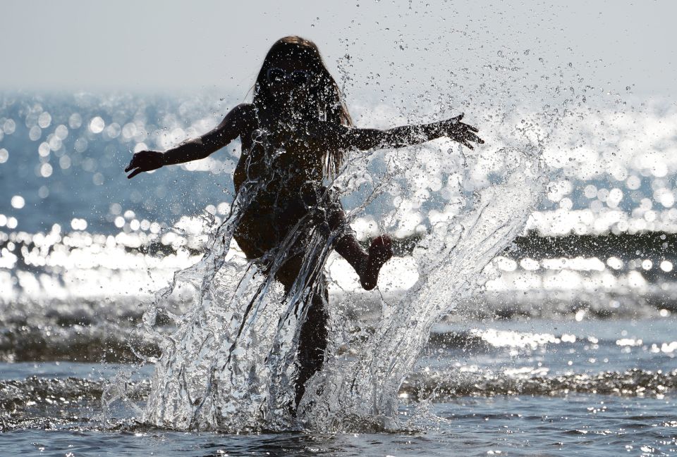  Kadie Lane, 10, splashes in the sea at Blyth in Northumberland on Bank Holiday Monday