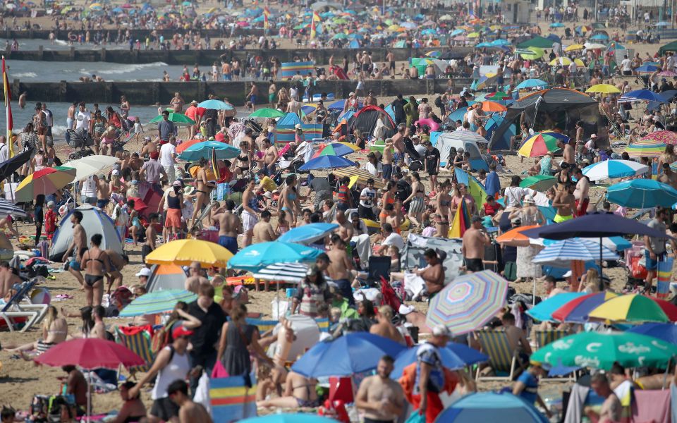  The record-breaking Bank Holiday temperatures have seen families hit the UK's beaches in their droves