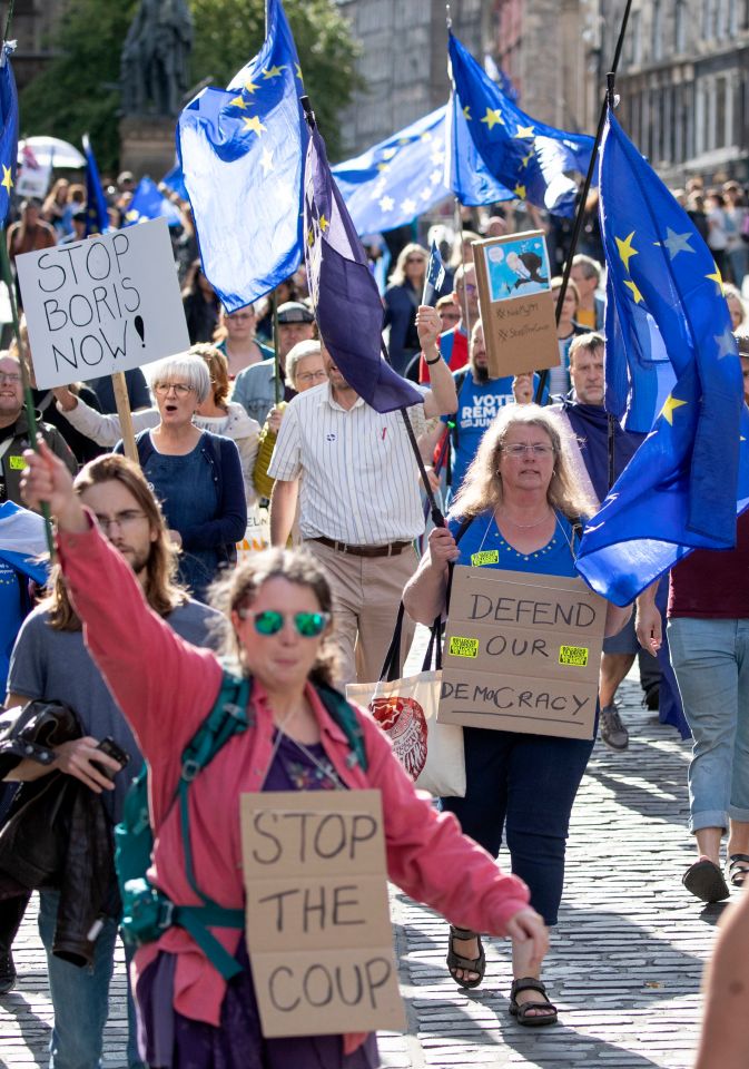  The demonstrators were furious with the decision to shut down Parliament