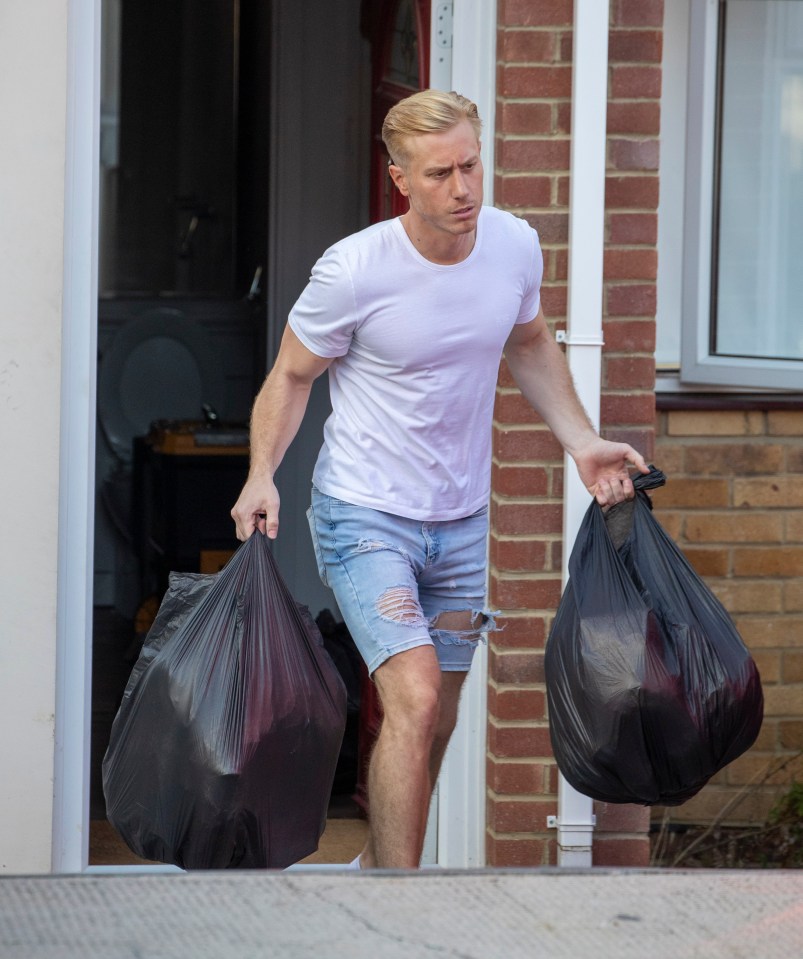  Kris Boyson was spotted looking stony-faced as he loaded up his car