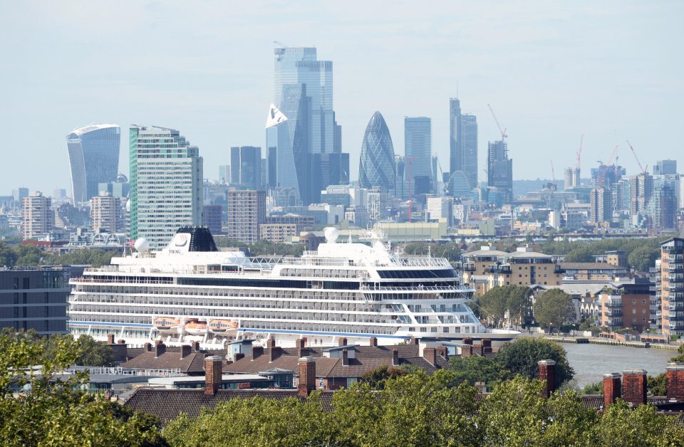  The Viking Sun ship is currently docked on the River Thames in Greenwich