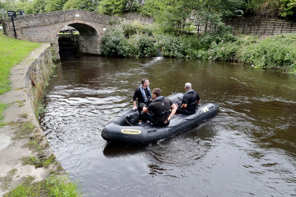  Police scoured the Huddersfield Narrow Canal in the Colnebridge area