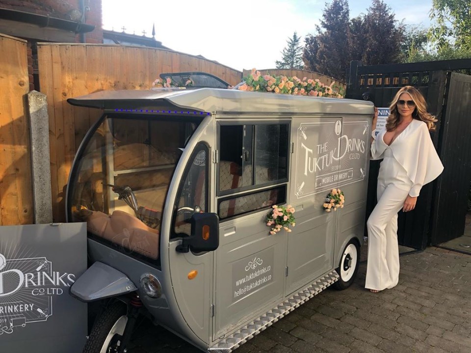 Amy hired a tuktuk that dished out prosecco and cocktails to the guests all night