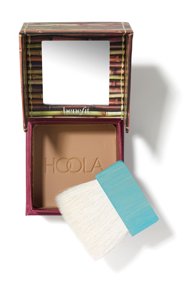 Benefit Hoola Bronzer is a great way to add dimension to your features