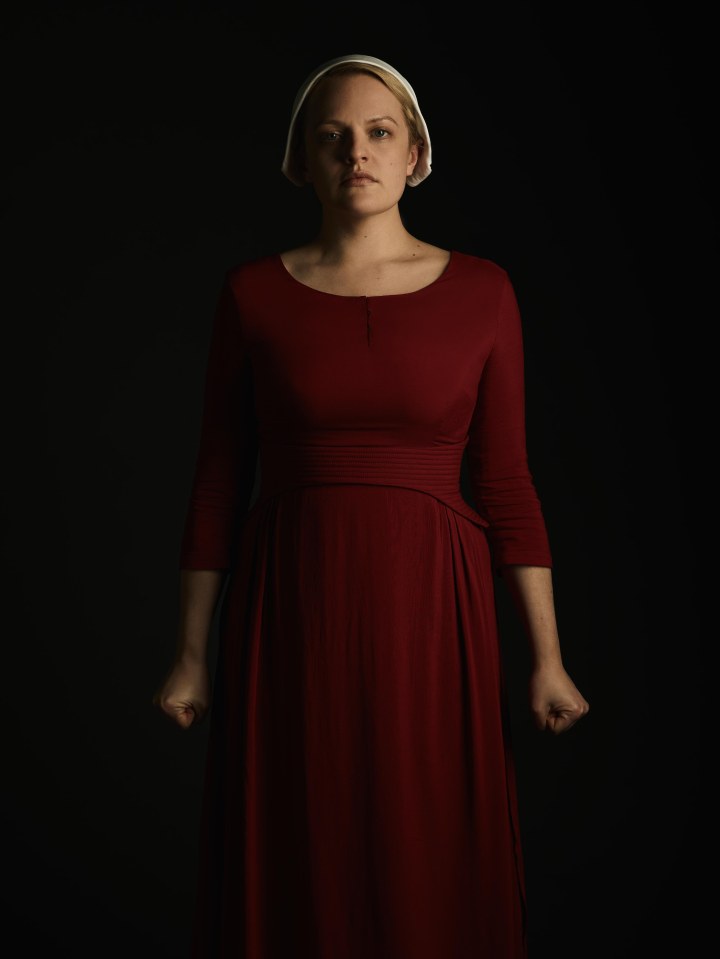  Elizabeth moss plays June Osborne