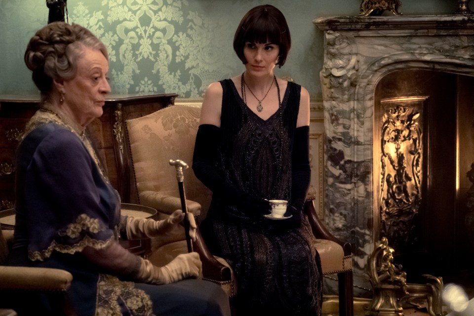  Dame Maggie Smith stars as The Dowager Countess of Grantham and Michelle Dockery as Lady Mary Talbot in Downton Abbey