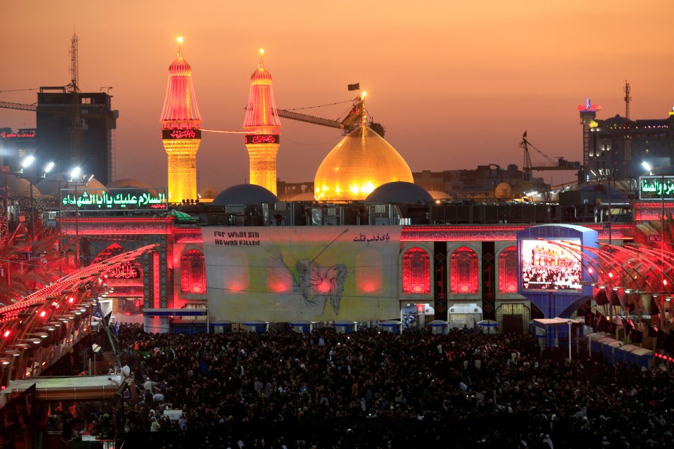  A commemoration meeting in Karbala lit up at dusk