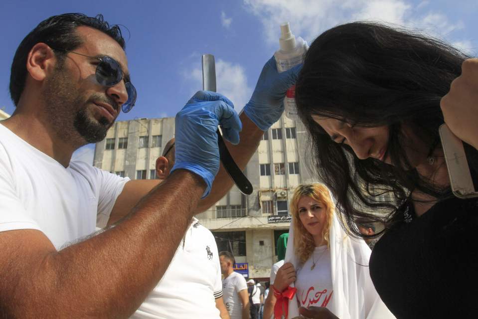  A man cuts the head of a woman with a razor in Lebanon