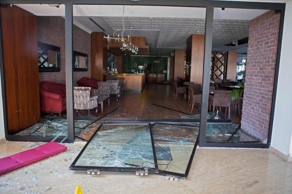  The blast left windows and glass doors shattered at the nearby Acapulco Hotel