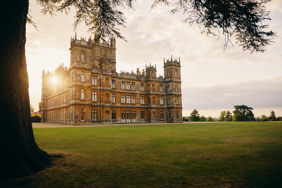  Downton Abbey was filmed at Highclere Castle