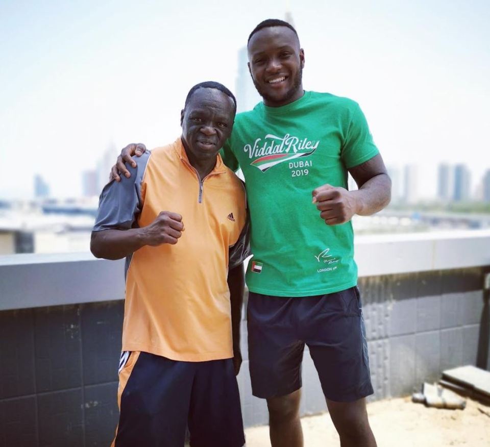  Floyd Mayweather's uncle, Jeff, left, trains Viddal and will be KSI's team advisor