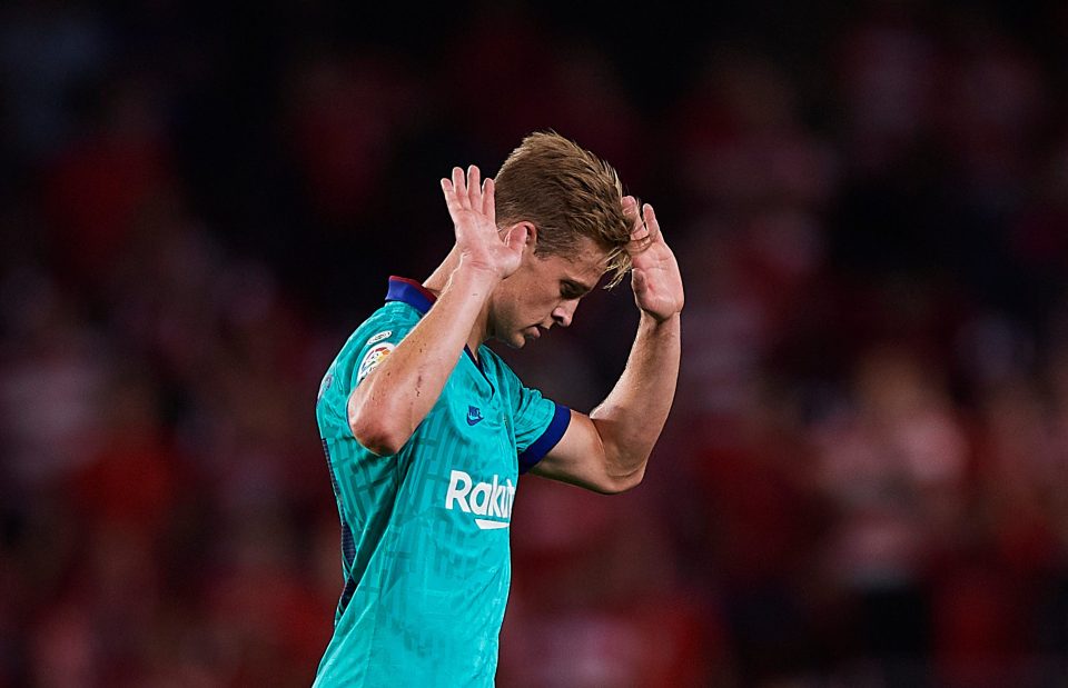  Frenkie de Jong was dejected at the end of Barca's shocking 2-0 loss