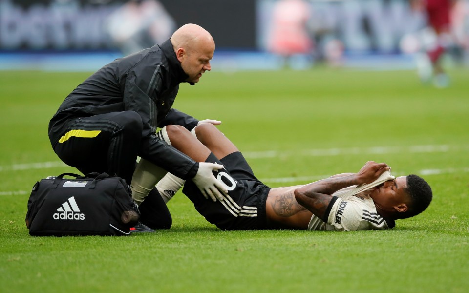  Rashford hobbled off with an apparent groin injury