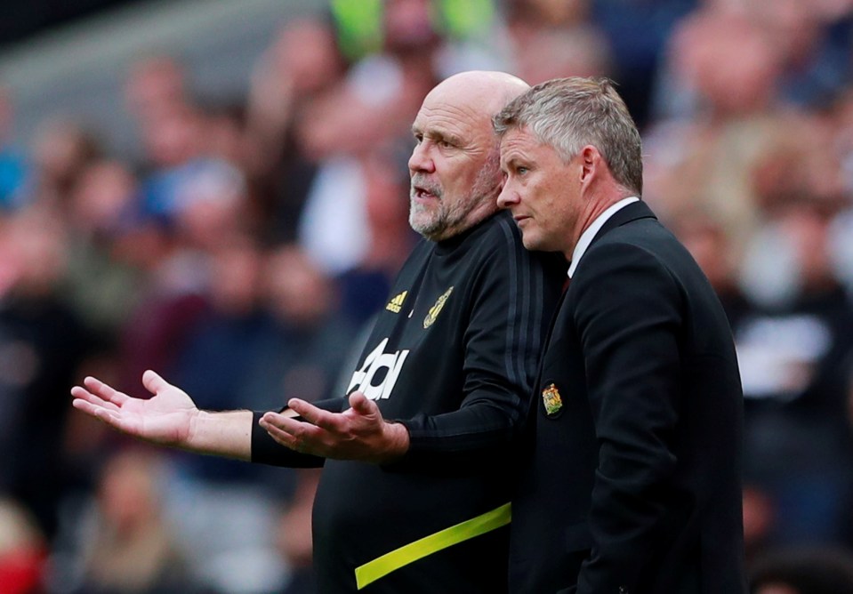  Solskjaer and assistant Phelan observe the Man Utd mess