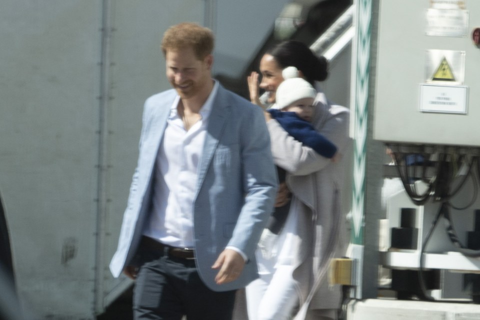  Earlier the Duke and Duchess of Sussex, Prince Harry and Meghan Markle arrived in Cape Town airport with baby Archie after their plane was 40 minutes late