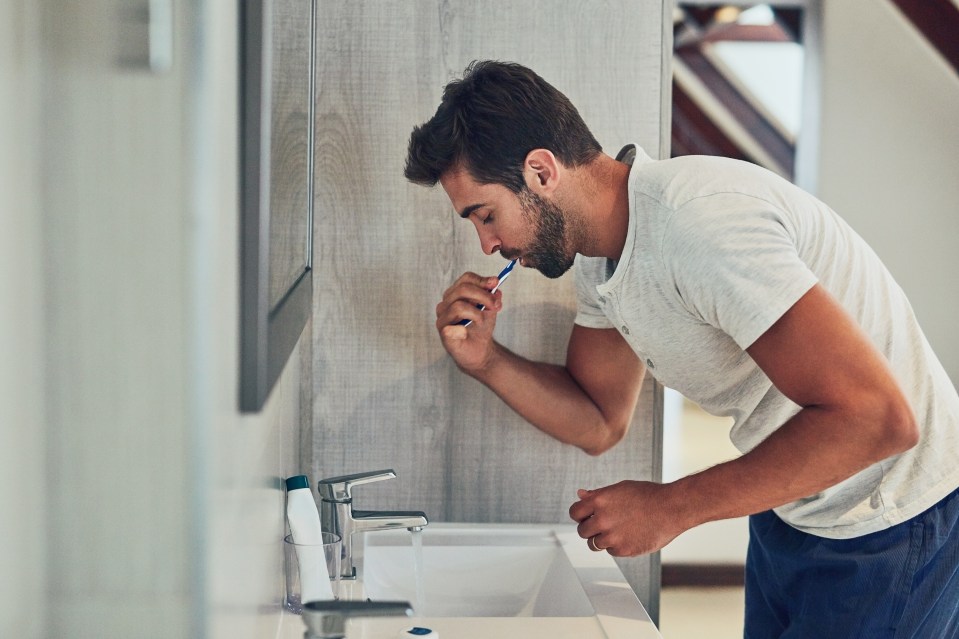  Men who fail to brush their teeth twice a day are more likely to flop in bed, research shows