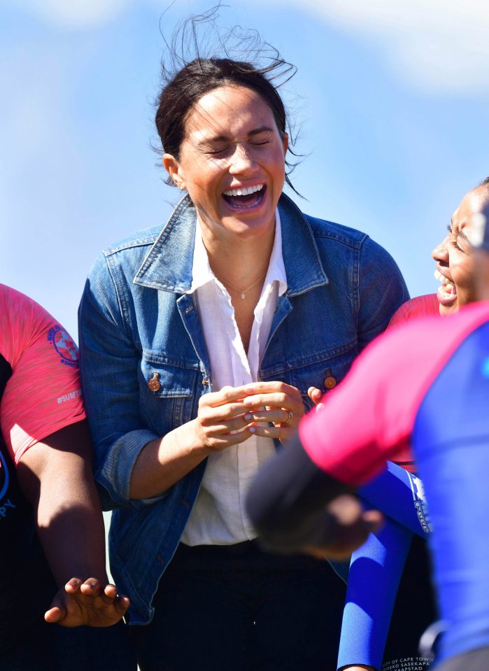  Meghan Markle bursts out laughing as she spends time with the young men and women