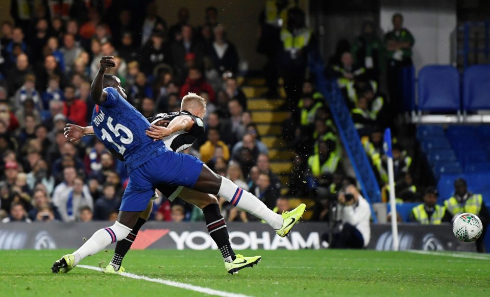  Kurt Zouma arrives perfectly to bag the fourth Chelsea goal