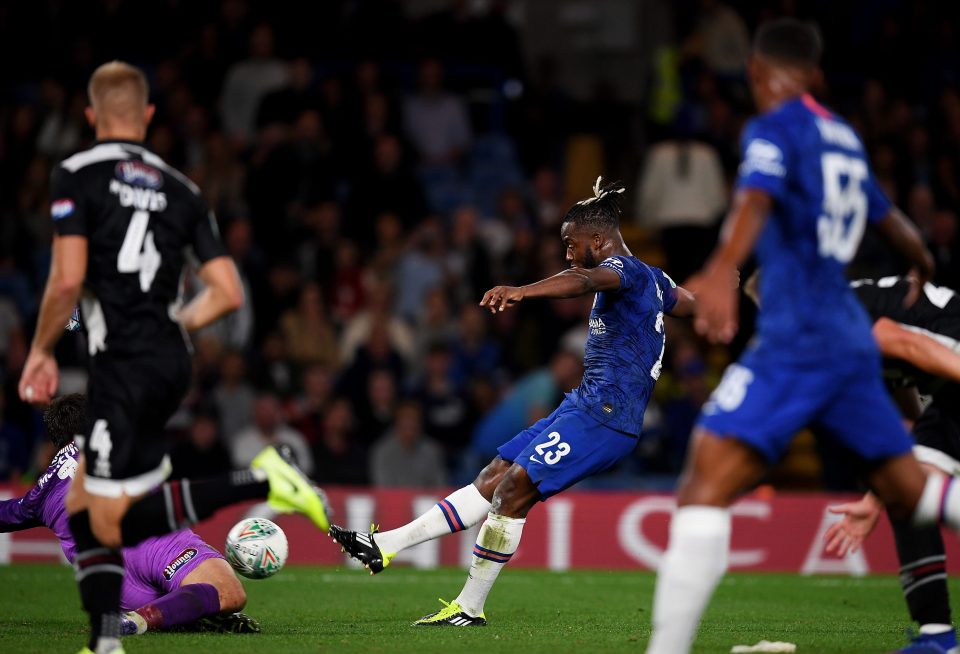  Michy Batshuayi blasts home the sixth Chelsea goal to complete his double