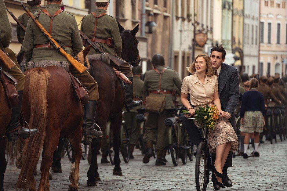  Get ready for new wartime drama World On Fire, which premieres tonight on BBC One at 9pm