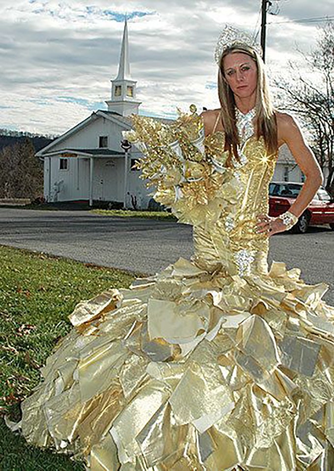  It was all gold everything for this bride