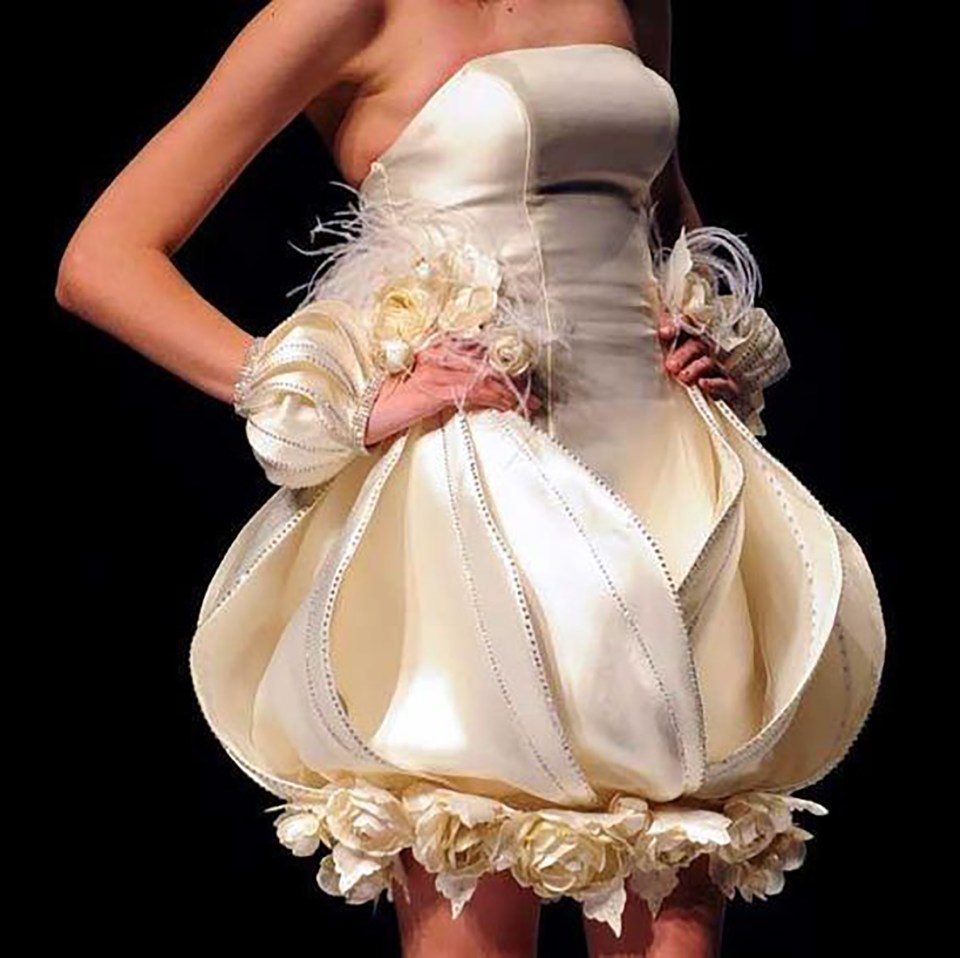  You don't need to dress like a flower on your wedding day