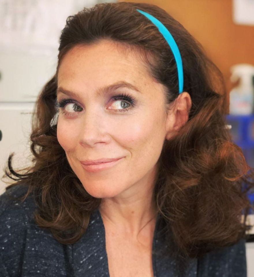  Anna Friel has just ended a four-year relationship