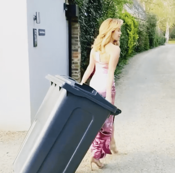  A sweeping driveway leads up to Amanda's house