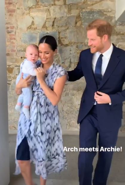  Meghan Markle holds baby Archie with Prince Harry by their side