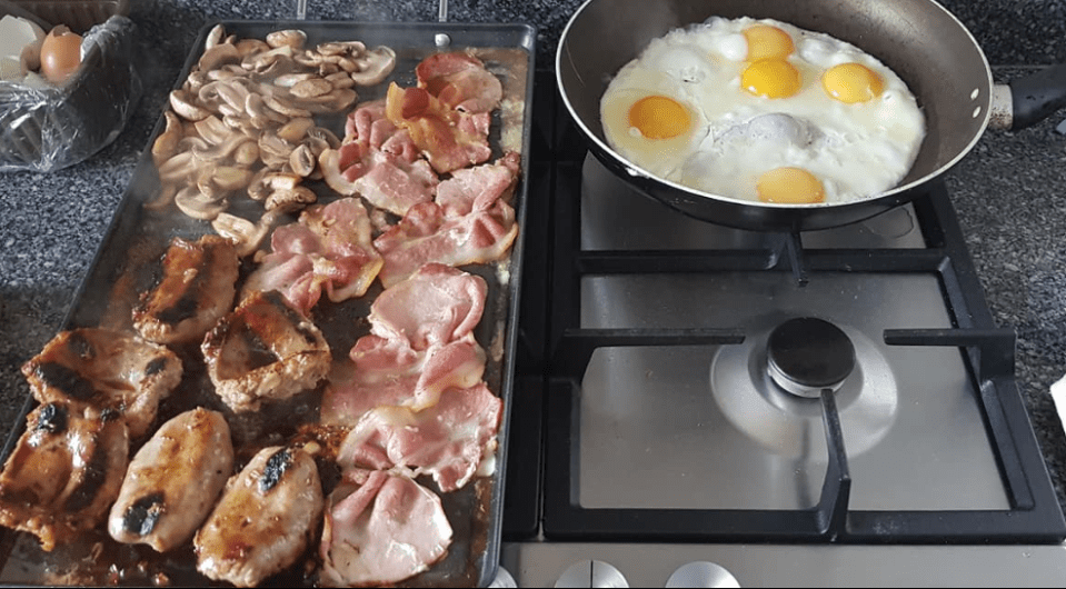  The hob plate makes cooking a fry up easier and less messy