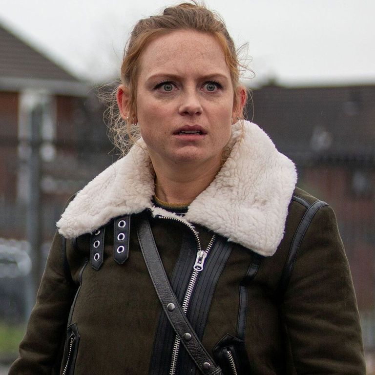 Amy is devastated when she sees her mum's lifeless body in Emmerdale