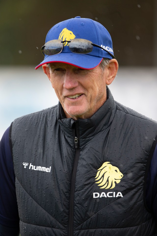  Wayne Bennett looks set to be given a new contract despite Great Britain's nightmare tour