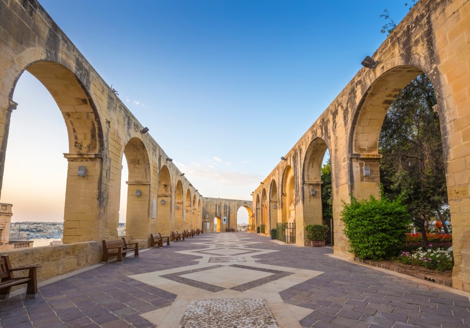 The Upper Barrakka Gardens at are a must see, and they are especially special at sunrise