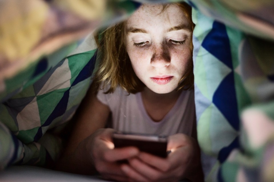  Teens who spend too much time on social media may find it harder to get to sleep