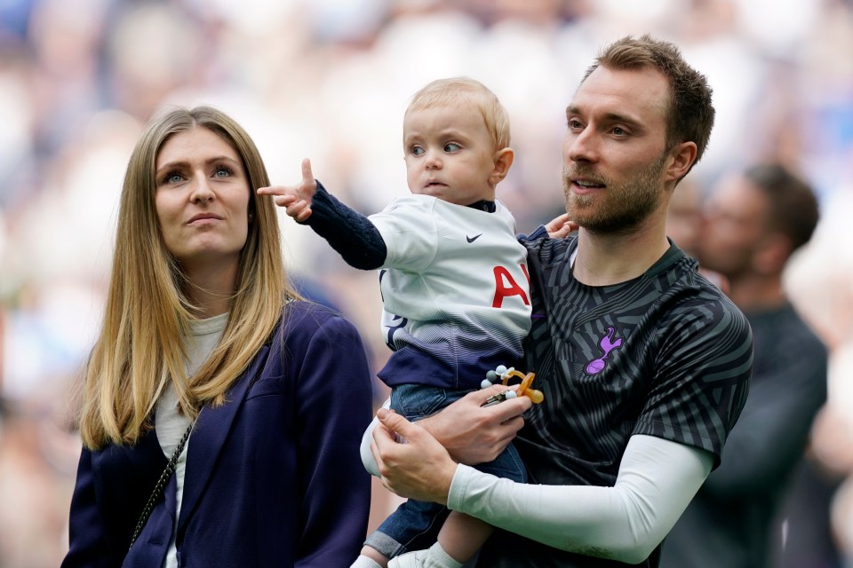 Sabrina joins her partner at a Spurs match