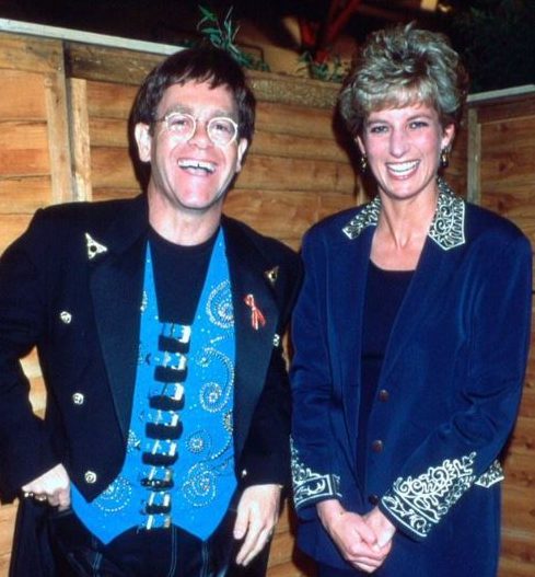  Elton and Diana were close friends