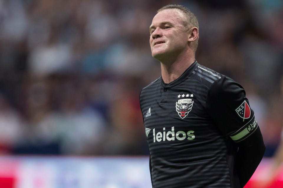  Wayne Rooney has backed Liverpool to win the Premier League this season