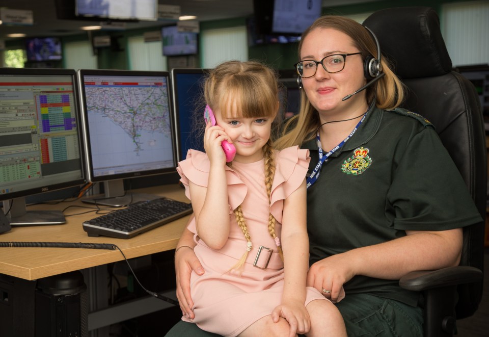  Quick-thinking and resourceful Kaitylyn Wright called 999 and saved her mum’s life