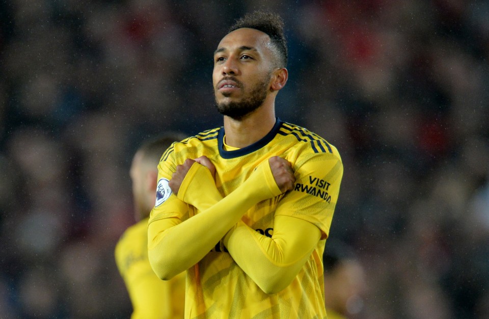  Arsenal are ready to offer Pierre-Emerick Aubameyang a new contract