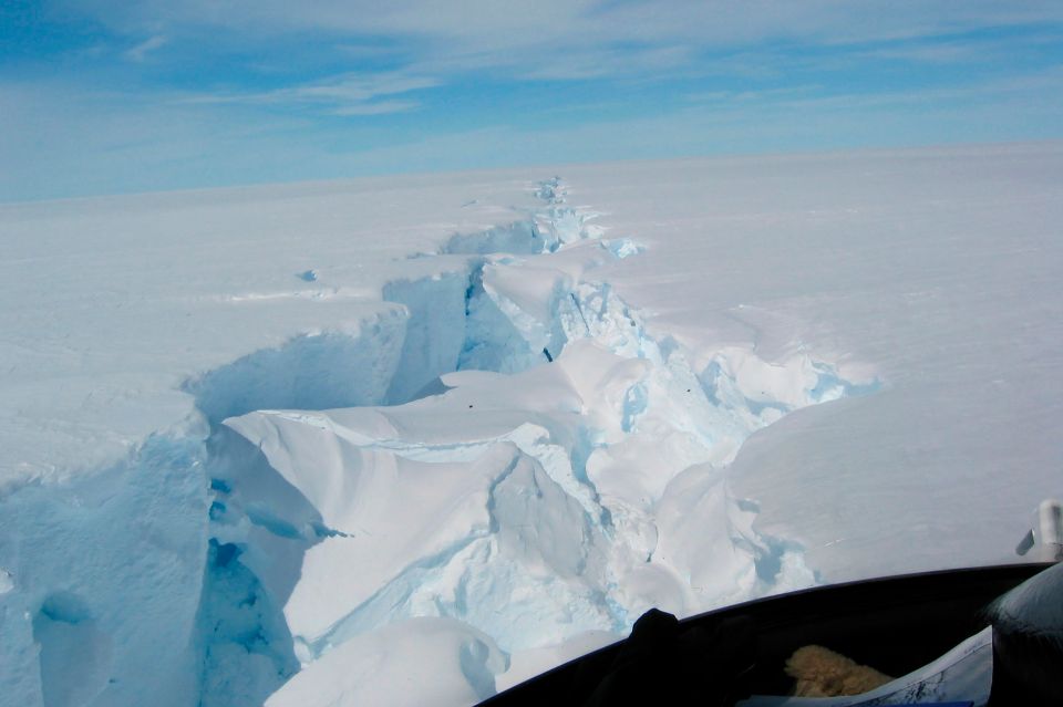  The cracks at the edge of the Amery ice shelf were captured by a photographer