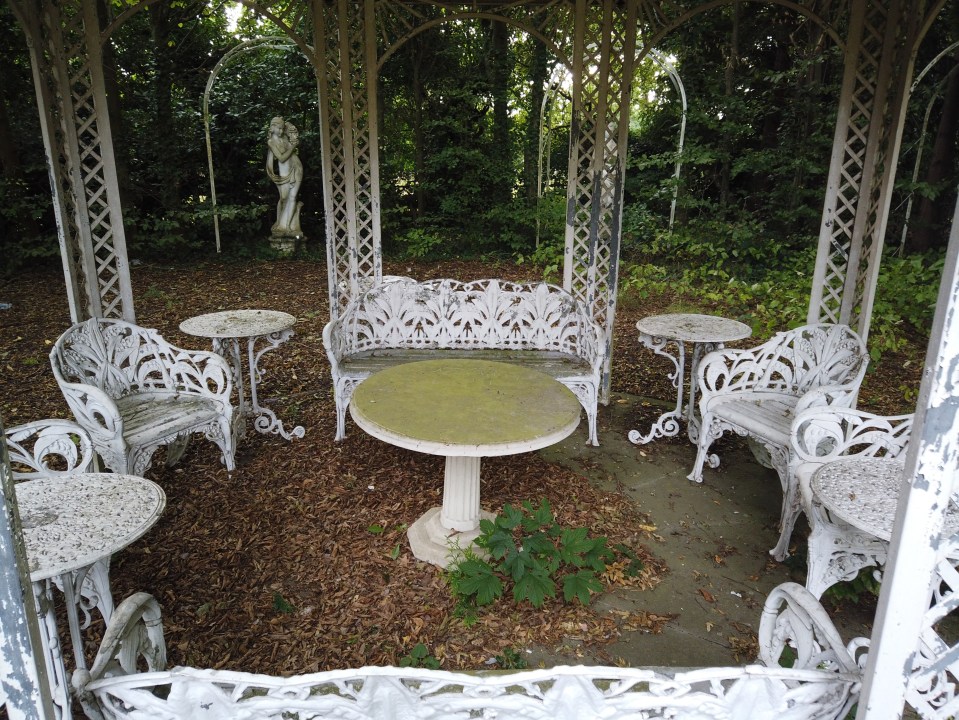  Statues and garden furniture has been weathered by the elements