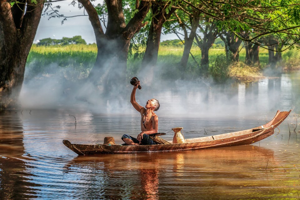 'Drinking water' by @kokosat (Myanmar)