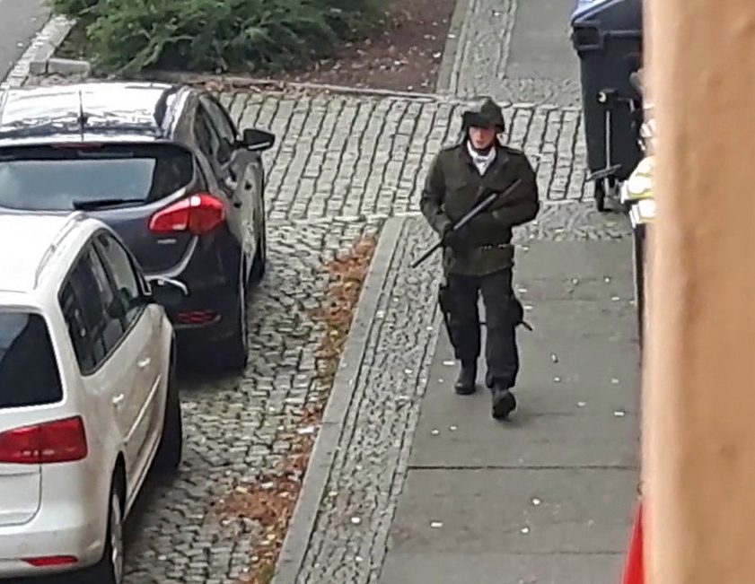 A video clip shows the suspected neo-Nazi Stephan Balliet with a rifle in Halle, Germany