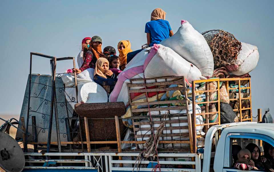  Syrian Arab and Kurdish civilians arrive to Tall Tamr town, in the Syrian northwestern Hasakeh province, after fleeing Turkish bombardment