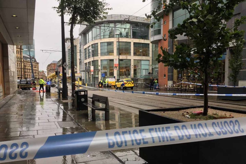  A huge police cordon was set up around the shopping centre