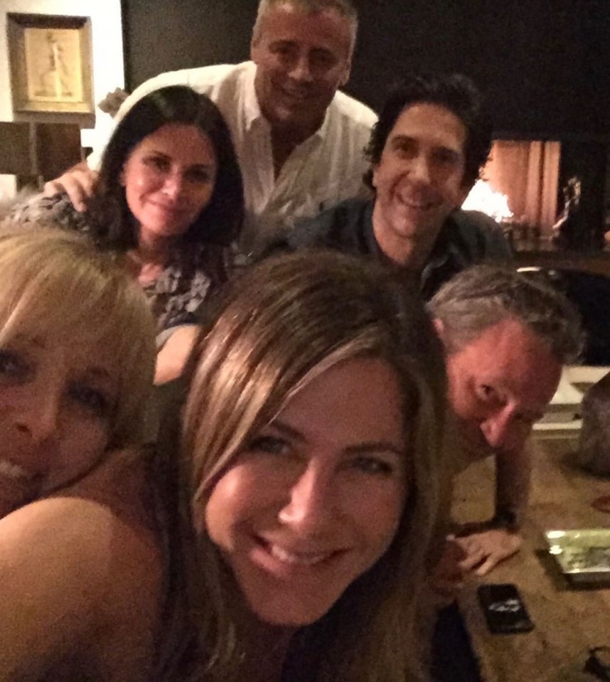  Jennifer delighted fans with the reunion snap