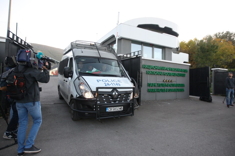  Police left the HQ in Sofia after the head of the Bulgarian Football Union was sacked