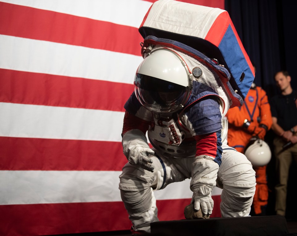  Donning the new spacesuits, Nasa scientists did squats and crunches in front of a raucous crowd